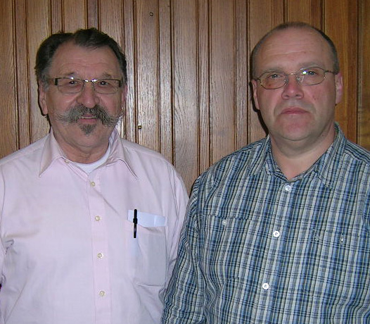 Vorsitzender Rund mit Chorleiter Knaus